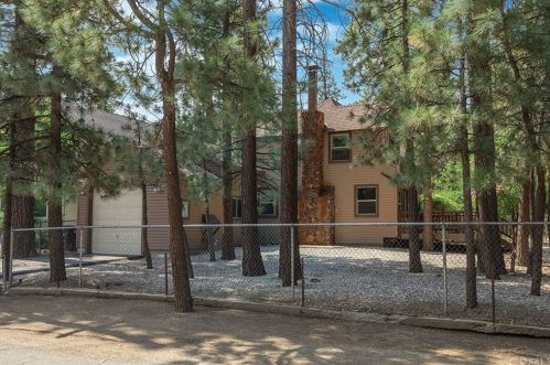 512 Sherwood Blvd, Big Bear City, CA 92314-9337