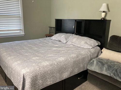 3 Dewar Dr, Trenton NJ 08620-2435 exterior