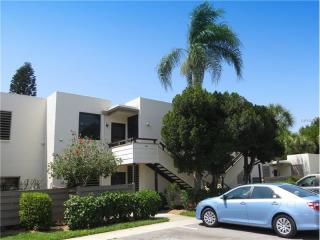 438 Palm Tree Dr, Bradenton, FL 34210-3059