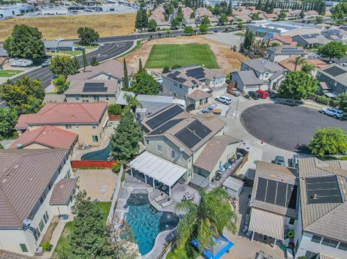 1305 Oak Leaf Cir, Valley Home CA 95361-2769 exterior