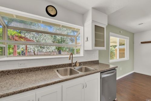 129 Rainier Cir, Vacaville CA  95687-3309 exterior