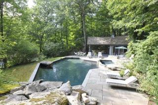 17 Knapp St, Bridgeport, CT 06612-1030
