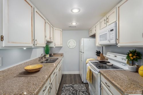 8426 Roosevelt St, Scottsdale, AZ 85257-4531