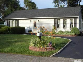 11 Audrey Ln, South Setauket, NY 11720-3846