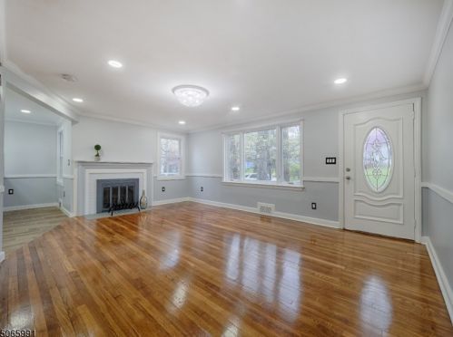 36 Woodcrest Cir, Springfield NJ  07081-1517 exterior