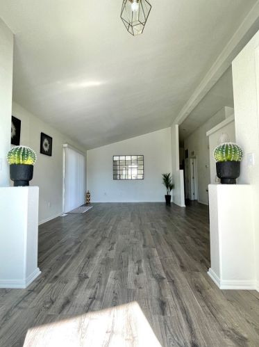 20021 Crestview Dr, Santa Clarita, CA 91351-5751