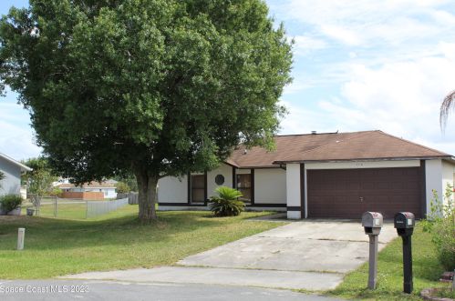 114 Dundee Ln, Kissimmee, FL 34758-2933