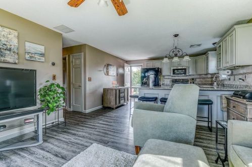 1 Kathy St, South Kingstown RI  02882-5040 exterior