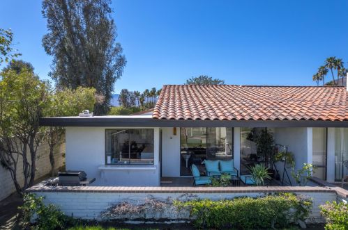 16 Palomas Dr, Rancho Mirage CA  92270-4747 exterior