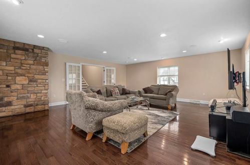 1015 Noble Pne Ct, Trafford PA 15085-9786 exterior