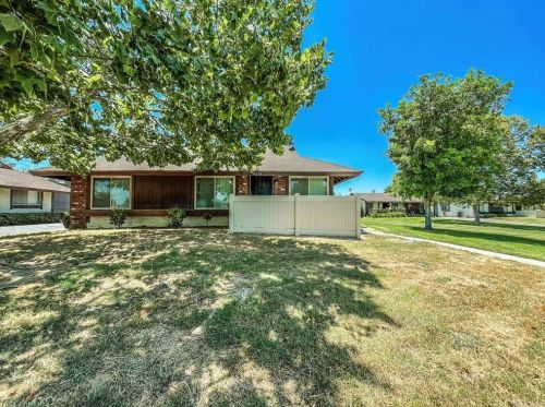 4220 Kingsbury Pl, Riverside, CA 92503-3229