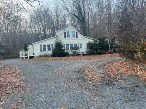 22 Homestead Rd, Gales Ferry, CT 06339-1427