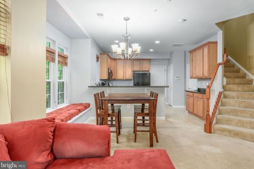 7100 Little Thames Dr, Gainesville VA  20155-4049 exterior