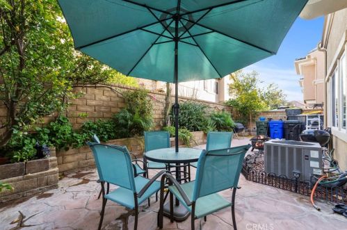 23860 Toscana Dr, Santa Clarita CA  91354-3015 exterior