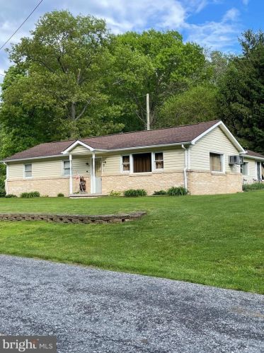 1249 Jackson Square Rd, Spring Grove, PA 17362-8842
