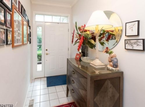21 Lafayette St, West Milford Lakes, NJ 07480-3304