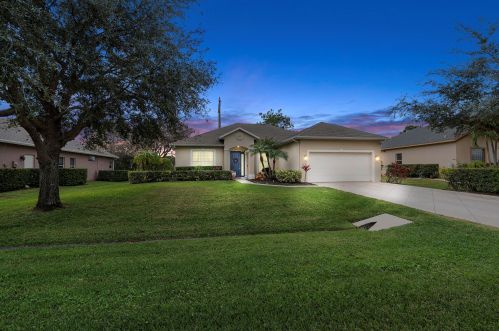 5830 Windy Pines Ln, Fort Pierce, FL 34986-4637