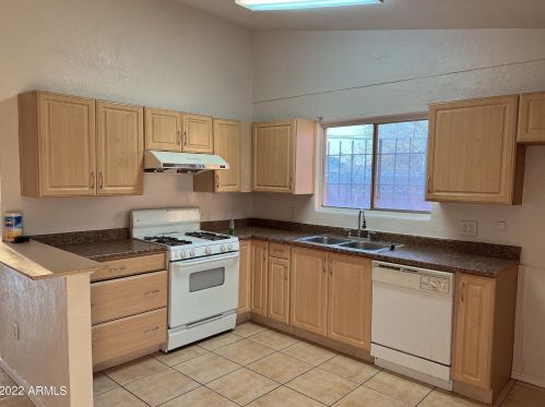 8508 37 Ave, Phoenix AZ 85053-4662 exterior