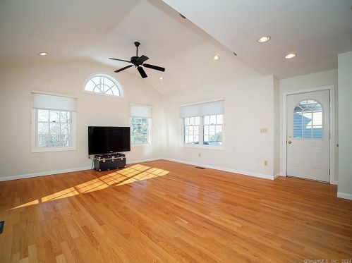 40 Sugar Hill Rd, North Haven CT  06473-4013 exterior