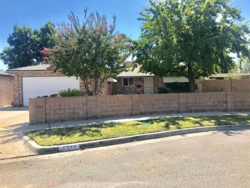 5044 Sooner Dr, Fresno, CA 93727-2037