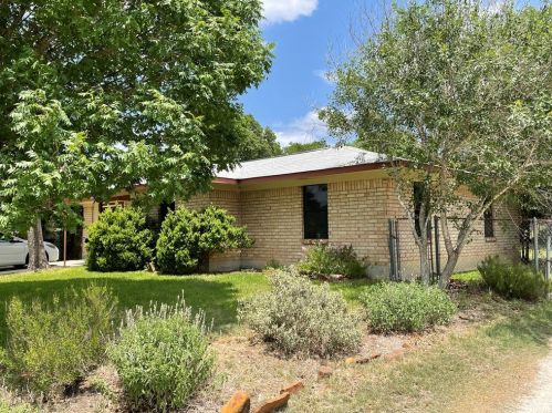 1206 Lazy Creek Ln, Blanco, TX 78606