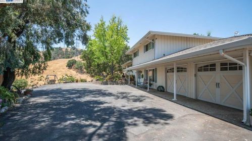 5499 Sheridan Rd, Sunol, CA 94586-9470