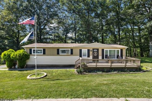 23 Mark Dr, High Bridge, NJ 08829-1605