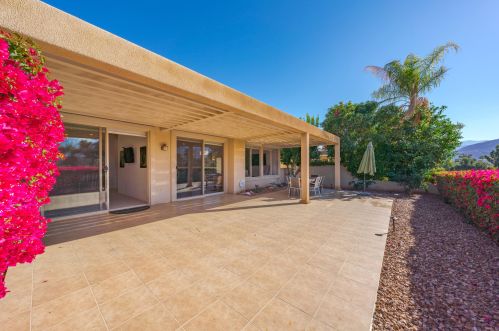 94 Kavenish Dr, Rancho Mirage CA  92270-3247 exterior