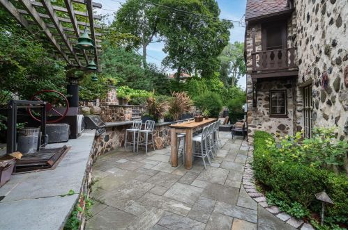 6578 Washington Cir, Milwaukee WI 53213-2460 exterior