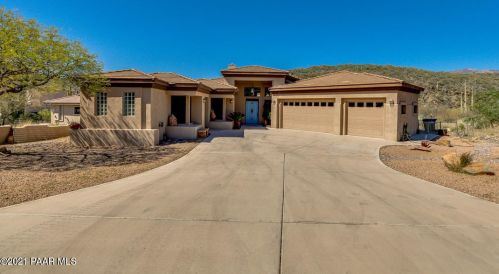 35210 Kings Way, Black Canyon City, AZ