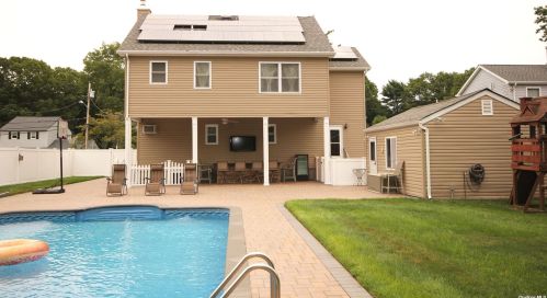 656 Sandra Ave, West Islip NY  11795-2524 exterior