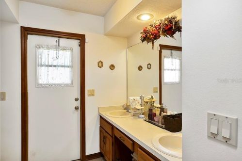 1750 Singing Palm Dr, Apopka FL  32712-2465 exterior