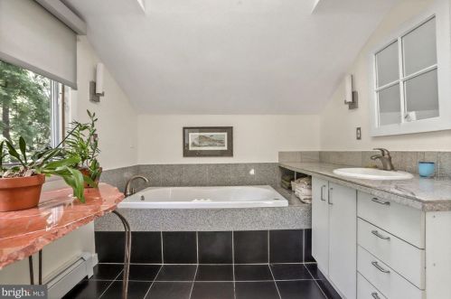 4600 Asbury Pl, Washington DC 20016-4326 exterior