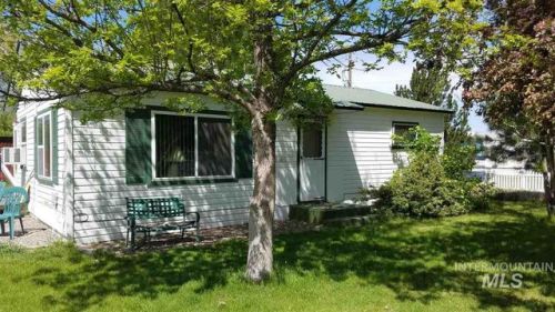 405 Bannock St, Glenns Ferry, ID 83623-2881