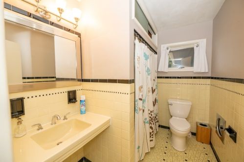 1151 Sunset Dr, Latrobe PA  15650-2737 exterior