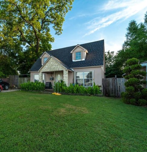 7111 Denton Dr, Dallas TX  75235-4406 exterior