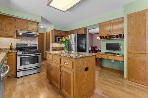 3410 129th St, Waukesha, WI 53151-4644