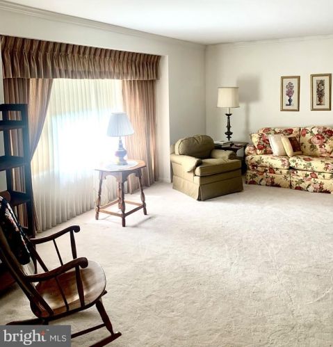 327 Walden Rd, Wilmington, DE 19803-2423