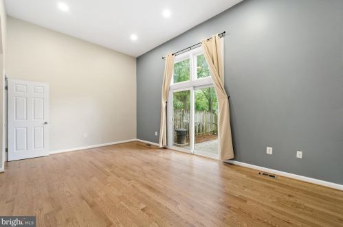 2356 Horseferry Ct, Herndon VA 20191-2733 exterior