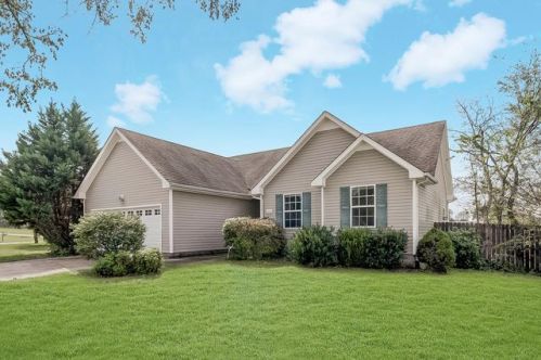 4036 Challis Dr, Clarksville, TN 37040-2534