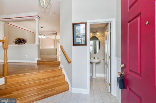2169 Capstone Cir, Herndon, VA 20170-4095