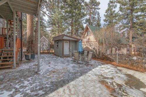 329 Fairway Blvd, Big Bear City CA  92314-8879 exterior