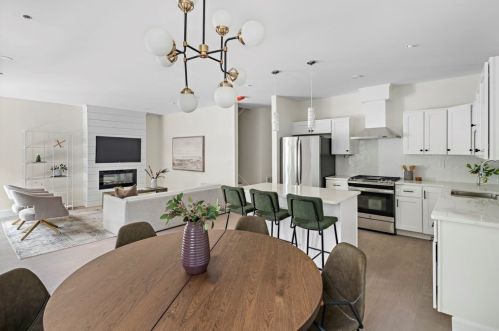 100 Albion Rd, Bedford, MA 01730