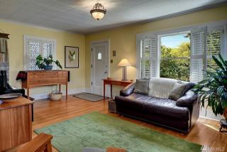 4636 Myrtle St, Seattle, WA 98118-3835