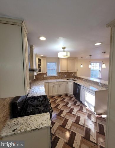 7603 Front St, Cheltenham, PA 19012-1405