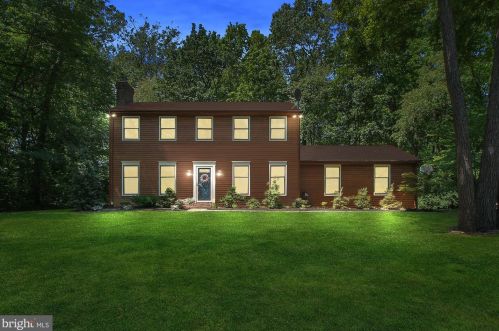 437 Valley View Dr, Hanover, PA 17331-8300