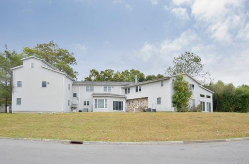 5 Whisper Ln, Airmont, NY 10901-4023