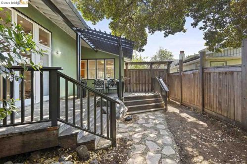 4221 Gln Ave, Oakland CA 94611-4349 exterior