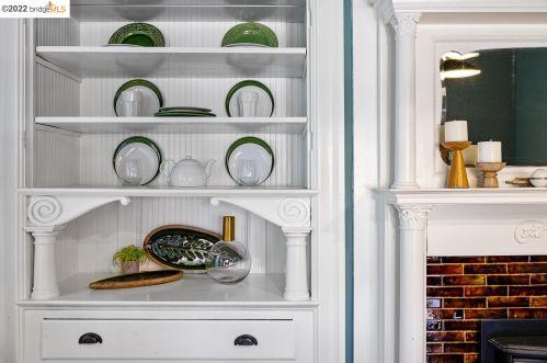 737 61st St, Oakland CA  94609-1207 exterior