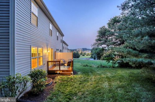 664 Winding Ln, Harrisburg PA  17111-2338 exterior